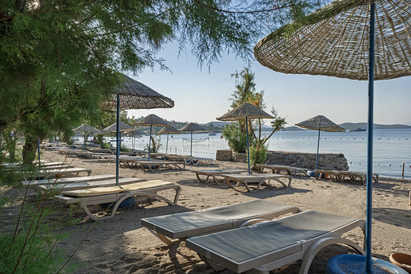 Ortakent sahili — Sofa Beach, tesise 350 metre